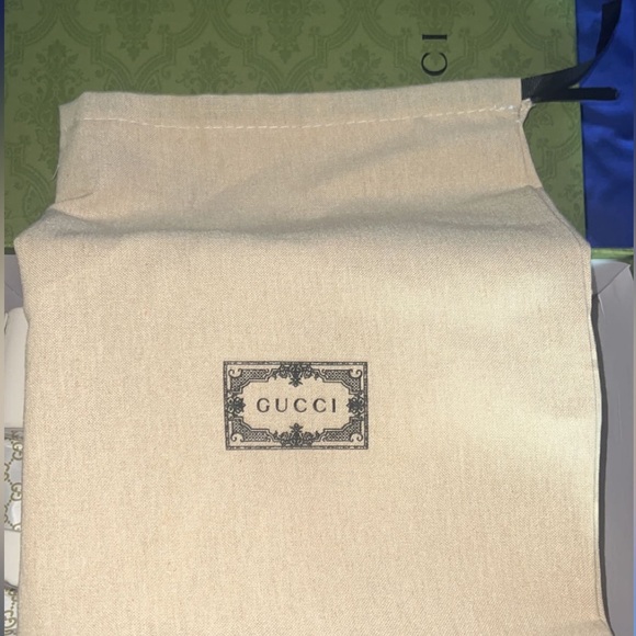 White gucci sandals size 10 slim fit. Wore once. - Picture 4 of 4